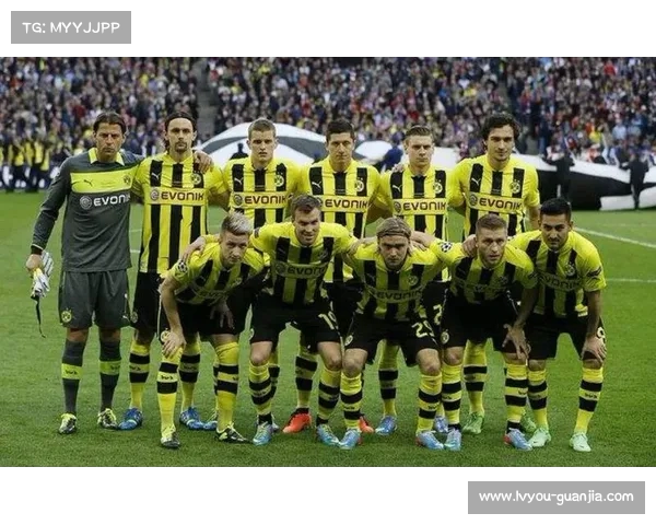 欧冠决赛精彩回顾:激情碰撞与历史瞬间的终极较量 欧冠决赛精彩回顾:激情碰撞与历史瞬间的终极较量